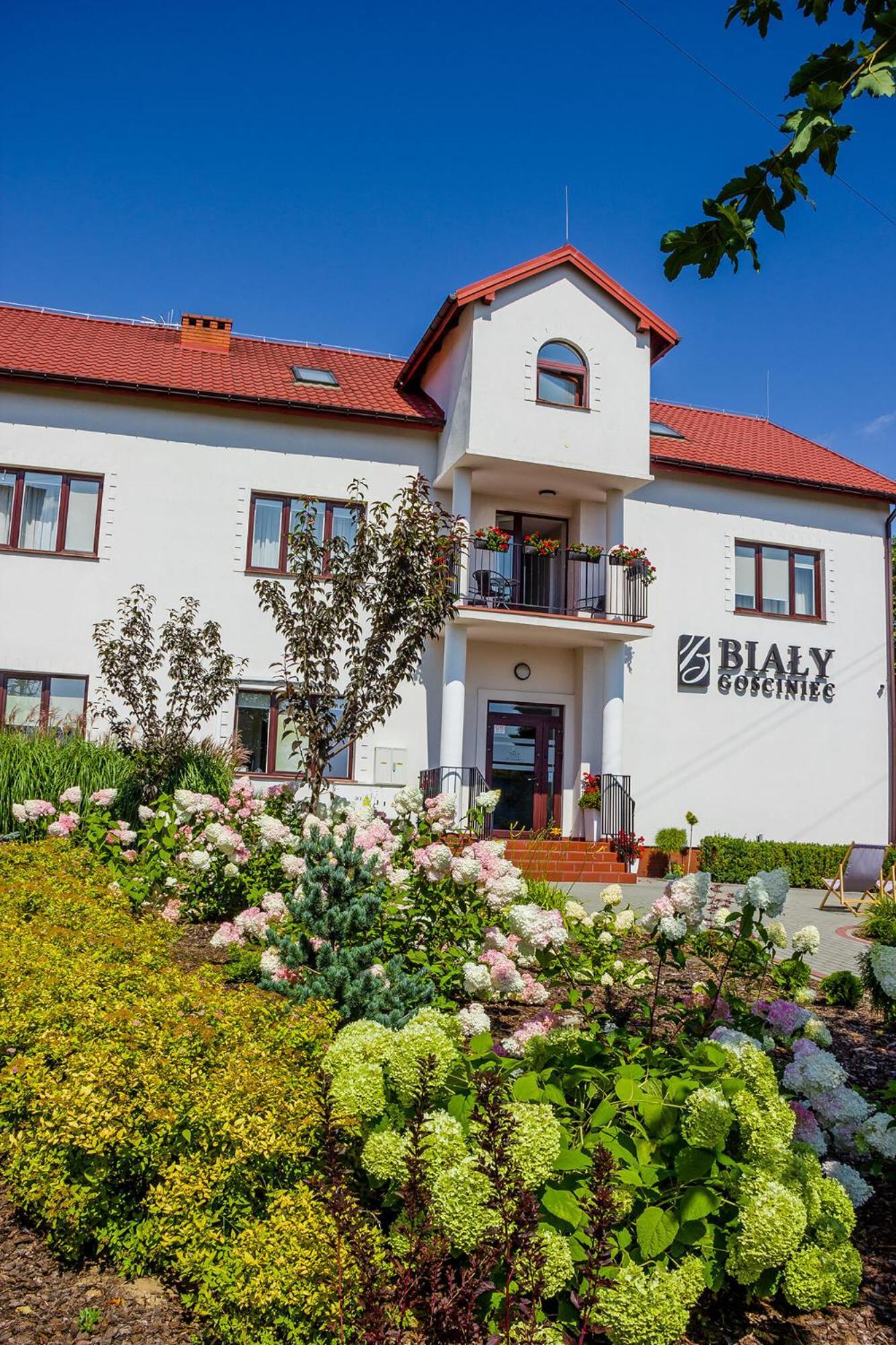 Отель Bialy Gosciniec Цеханув Экстерьер фото